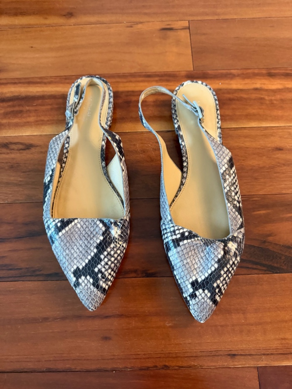 Micheal Kors Flats